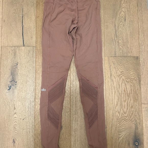 Alo leggings XS - Picture 2 of 2